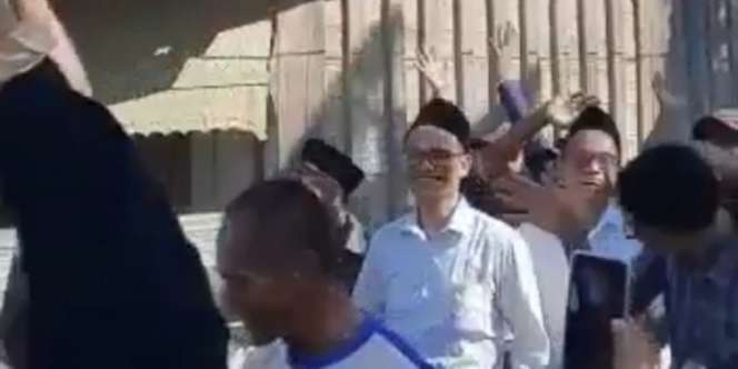 Viral Adik Gus Baha Menang Pilkades, Yel-Yel 'Duit Ora Payu' Jadi Sorotan