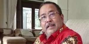 Potret Rumah Rano Karno yang Didesain Ala Perkampungan, Ada Oplet Si Doel Seharga Rp 1 Miliar!