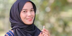 Content Creator Ungkap Cara Pakai Lipstik Berdasarkan Usia