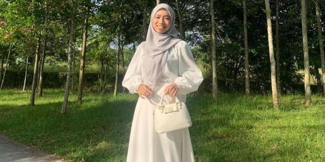 Cara Gunakan Kerudung Segi Empat Flowy untuk Look Feminim 