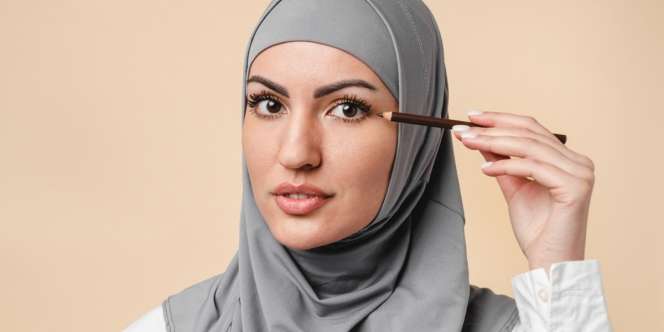 Trik Rias Mata dengan Gaya Elegan Hanya Dengan 2 Produk Makeup