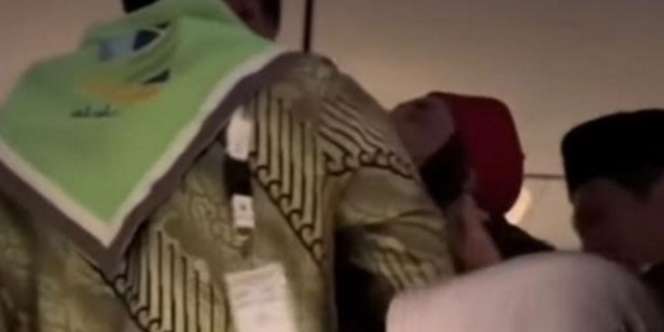 Detik-Detik Seorang Kakek Meninggal di Pesawat Saat Berangkat Umroh