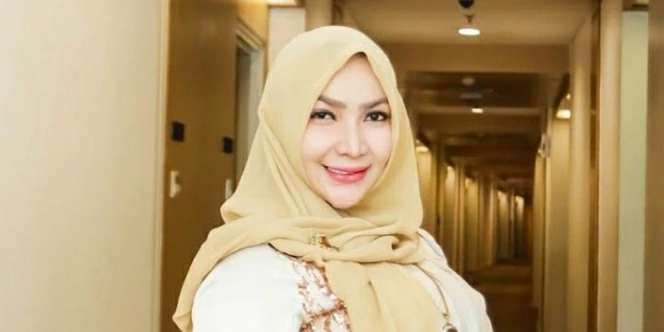 Roro Fitria Borong 2 Mobil Mewah untuk Baby Sulthan, Kuitansinya Bikin Warganet Curiga