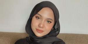 Cara Mengenakan Anting untuk Mengangkat Tampilan Hijab