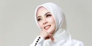 Deretan Gaya Cetar Syahrini Double Date di Singapura