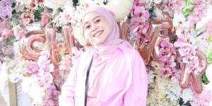 Viral Video Lesti Lagi Makan di Mekah, Netizen Salfok Lihat Ini
