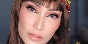 Ayu Dewi Jadi Cleopatra, Riasan Matanya Dramatis