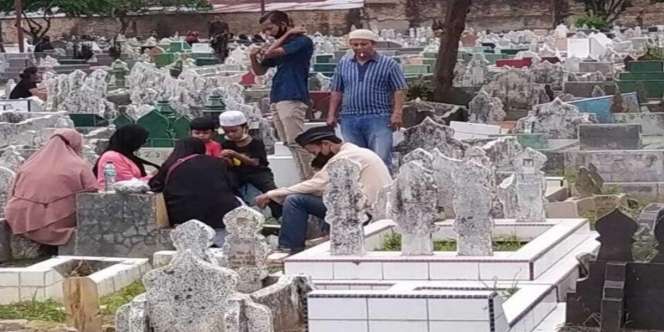 Mudik Kampung untuk Ziarah ke Makam Adik, Kakak Malah Meninggal di Samping Kuburannya
