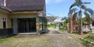 Penampakan Rumah Sakit Terbengkalai di Indramayu, Bak di Film Horor, Masih Ada Ambulance Terparkir!