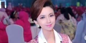 Potret Heni Tania Kunjungi Suami Saat Pendidikan, Paras Cantiknya Bikin Salfok!