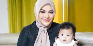 Tak Mau Kalah dengan Mama Aurel, Ameena Juga Punya Koleksi Dress Mahal