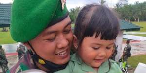 Lucunya Bocah Jadi 'Komandan', Ayahnya yang Tentara Diminta Yel-yel