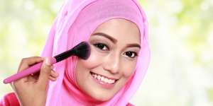 Pilih Aplikator yang Tepat untuk 4 Jenis Foundation