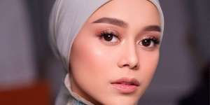 3 Dress Keren Lesty Kejora Rancangan Desainer Tanah Air
