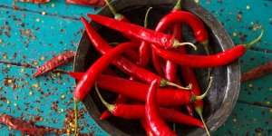 Cabai Tak Mudah Busuk, Simpan Saja dengan Bawang Putih