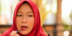 Beauty Hack Bikin Lip Stain dari Bahan Dapur, Warna Bibir Bisa Bertahan Lama