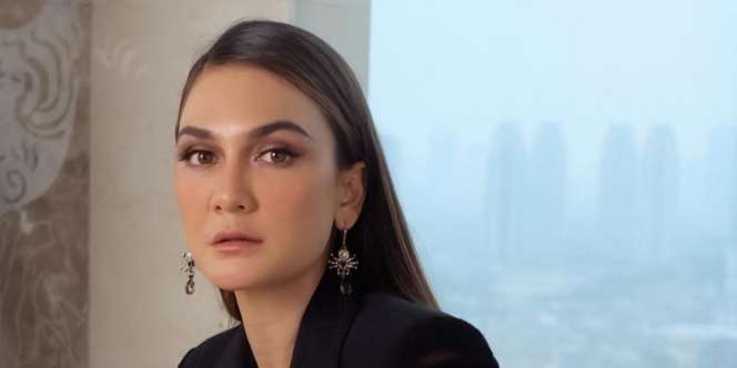 Gaya Luna Maya Melancong di Jepang, Bawa Tas Mini Ratusan Juta