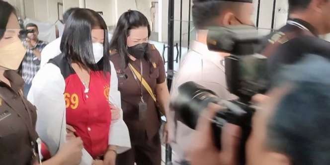 Sidang Perdana Ferdy Sambo Cs: Putri Tertunduk Lesu, Brimob di Mana-mana