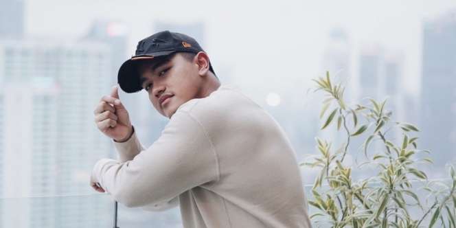 Kaesang Tak Mau Kalah dari Jokowi Pamer Foto Wisuda