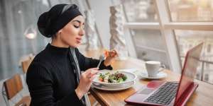Tak Dianjurkan Mandi Setelah Makan, Ingin Tahu Alasannya?