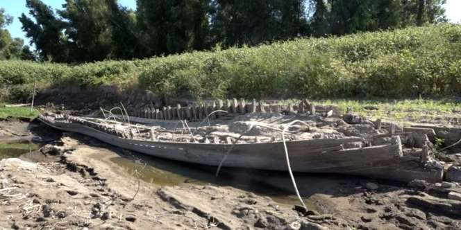 Bangkai Kapal Abad Ke-19 Mendadak Muncul dari Dasar Sungai