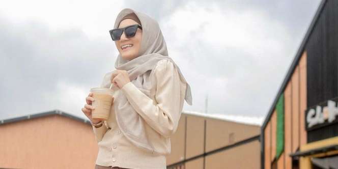 Baru Saja Dilamar Pengusaha, Intip Gaya Kiki Amalia Tenteng Tas Mewah