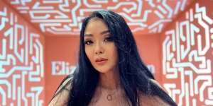 Ini Sosok Diana M Putri, Perancang Busana Blackpink hingga Tampil di LA Fashion Week