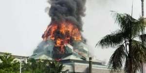 Jakarta Islamic Centre Kebakaran, Api Berkobar di Kubah