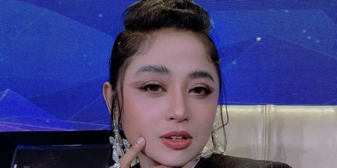 Dewi Perssik Ngamuk dan Semprot Fans Leslar: `Nggak Apa-Apa Janda, yang Penting Nggak Dipukuli`