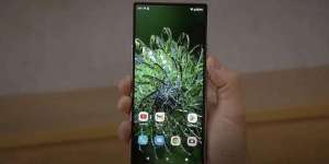 Samsung dan Xiaomi Dapat Penantang Baru, Motorola Rilis Ponsel Lipat Razr 2022