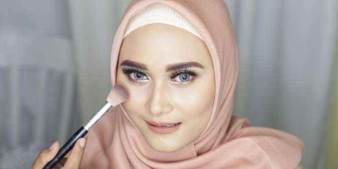 Buat Pipi Lebih Tirus Secara Natural dengan Pemakaian Blush yang Tepat