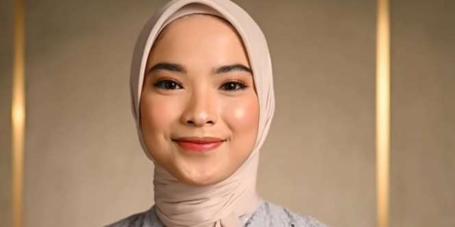 Styling Kerudung Segi Empat dengan Satu Jarum Pentol, Simpel tapi Tetap Stylish