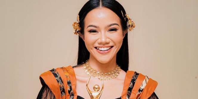 Momen Yura Yunita Hapus Makeup di Panggung Tuai Sorotan
