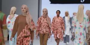 Koleksi Sign of Spring Hadirkan Paduan Warna Cerah, Terinspirasi dari Street Style Fashion Jepang