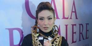 Mengandung Bawang! Video Lawas Ayu Dewi Saat Curhat ke Mendiang Ibunda