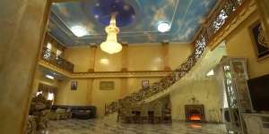 10 Potret Kemewahan Rumah Tiktoker Alam Nur yang Viral, Bak Istana Kerajaan, Serba Emas!