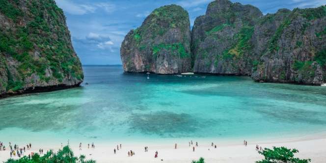 Cocok untuk Healing, Wisata di Pantai Maya Bay