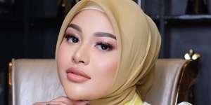 Dipakai Buat Lesehan, Harga Celana Plisket Aurel Hermansyah Bikin Nyesek