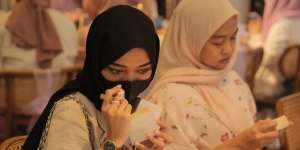 Tips Makeup Smooth dan Long Lasting, Auto Percaya Diri Seharian!