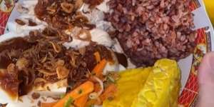 Menu Nikmat Nasi Merah Pinggir Jalan di Surabaya, Favorit Para Personal Trainer