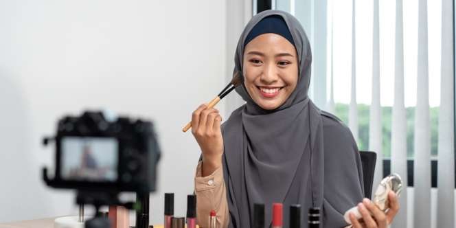 Riasan Wajah Tampak Pucat Saat Berswafoto, Begini Cara Mengatasinya