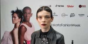 Edgy dan Color Block, Konsep Riasan di JFW 2023
