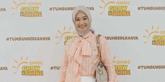 Inpirasi Busana Poppy Bunga Riphat, Simpel nan Stylish 