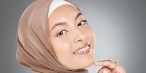 Lakukan Ini Saat Riasan Mulai Luntur Agar Kembali Flawless