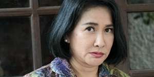 Usia 54 Tahun, Artis Senior Ini Tetap Awet Muda, Ternyata Pacari Brondong 14 Tahun!