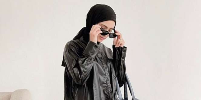 Inspirasi OOTD ala Munira Agile, Ibu Tiga Anak yang Selalu Tampil Modis