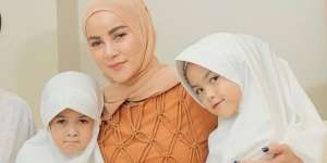 Masih 7 Tahun, Cantiknya Anak Olla Ramlan Sudah Berhijab