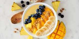 Resep Mango Smoothies Bowl Kaya Serat dan Mengenyangkan