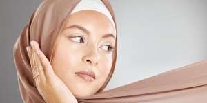 Kulit Berminyak Vs Dehidrasi, Apa Bedanya?