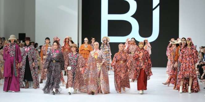 FOTO: Benang Jarum Tampilkan Warna Cerah dalam Koleksi 'Flair of Elegance'